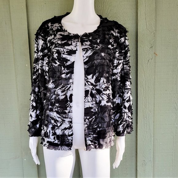 CHICO'S Travelers Black White Tiered Ruffle Open Front Jacket Sz 3 or XL 16 - Picture 6 of 6